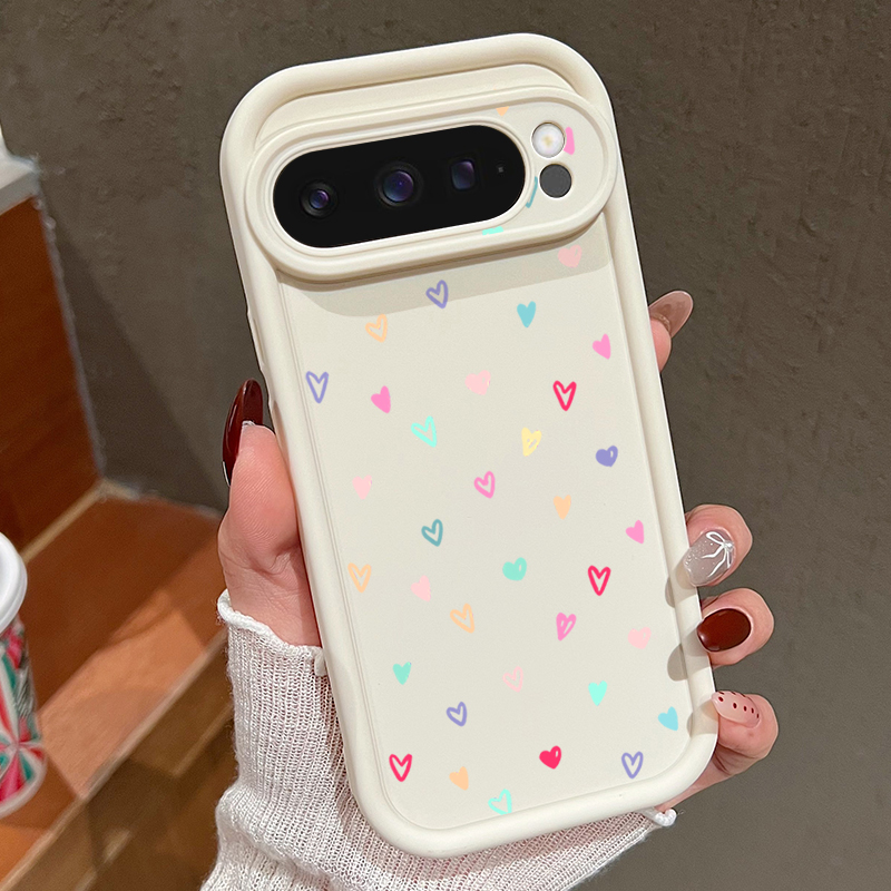 حافظة ناعمة ملونة على شكل قلوب - مراجعة Google Pixel 8A وسعره