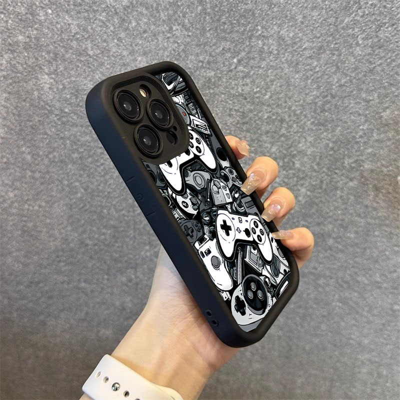 غطاء سيليكون بتصميم وحدة تحكم  - مراجعة Samsung Galaxy A55 وسعره